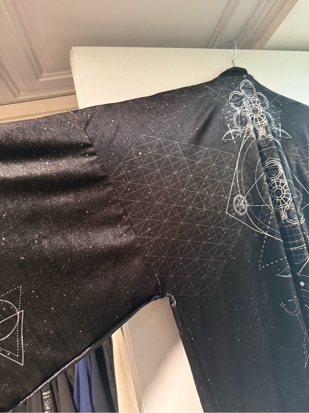 Black Superhero Symbol Kimono Crushed Velvet Robe - Picture 4 of 4